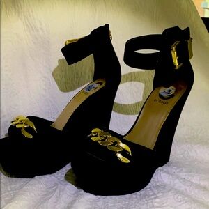 G BY GUESS 5 in Sexy Black & Gold Wedge